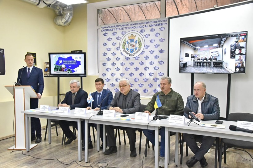 На Черкащині відбувся науковий телеміст «Вчені України єдині. Разом ми сильніші»