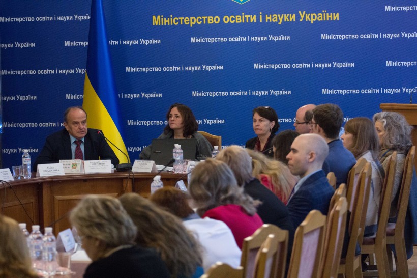 У дітей з Криму та Донбасу збільшується попит на дистанційну освіту в Україні