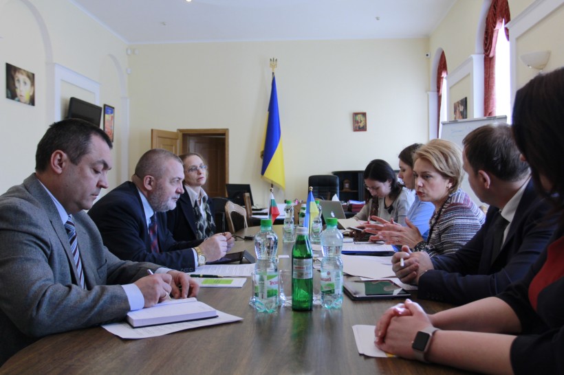 «Школи із викладанням мовою національних меншин існуватимуть відповідно до Конституції, однак кількість годин на вивчення української збільшиться», – Лілія Гриневич