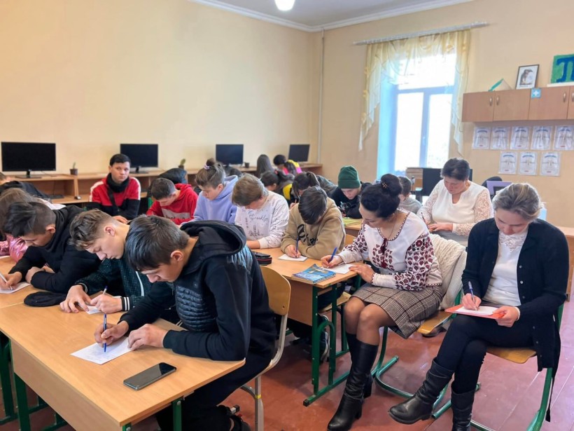 «Джаним, ми вдома»: на Буковині написали диктант єдності на підтримку кримчан
