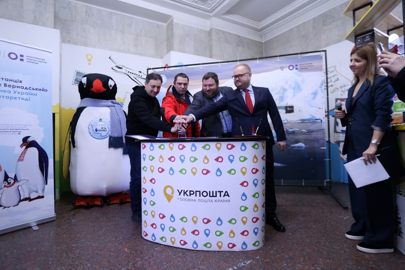 В Україні випустили нову поштову марку до 200-річчя відкриття Антарктиди – її примірник поїде на станцію «Академік Вернадський» у березні