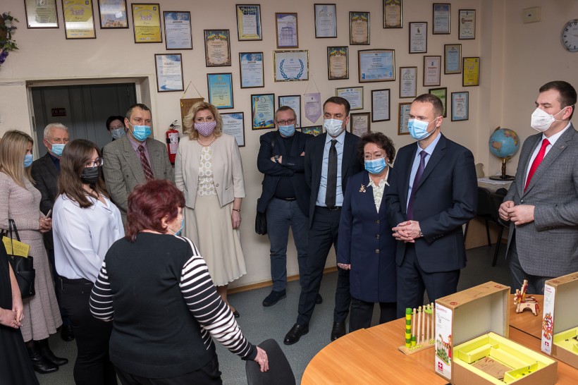 МОН підтримує розвиток державно-приватного партнерства у сфері позашкільної освіти, – Сергій Шкарлет
