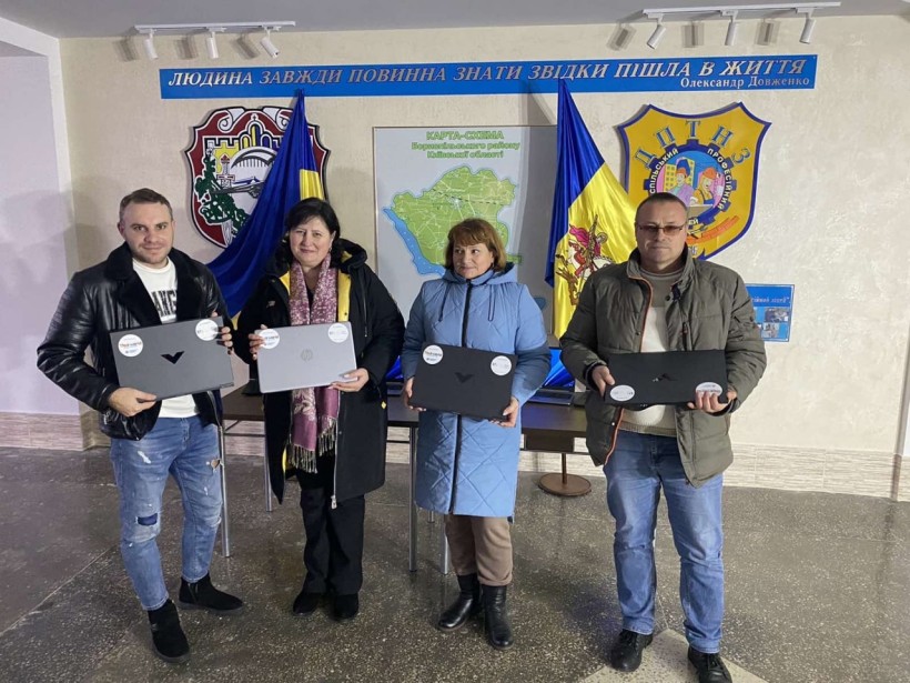 Цифрові девайси для освіти: понад 6 тис. ноутбуків для вчителів отримали Київська та Херсонська області