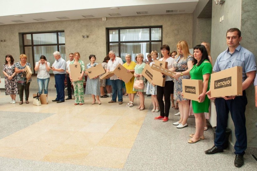 Учителі Сумщини отримали майже 600 ноутбуків від ЮНІСЕФ
