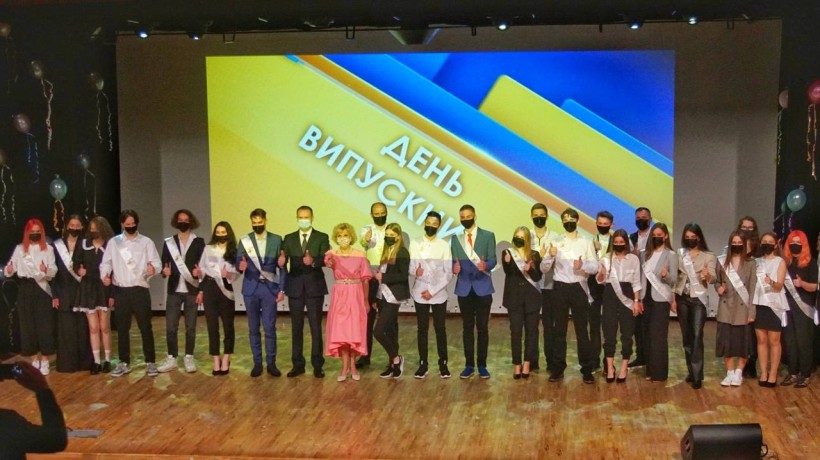 Сергій Шкарлет долучився до свята Останнього дзвінка в київській школі