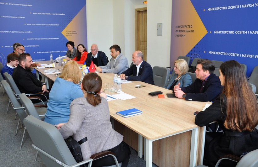 Оксен Лісовий провів зустріч щодо роботи пілотних ЗВО із представниками Благодійного фонду «Повір у себе» та Посольства Швейцарської Конфедерації в Україні