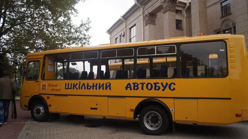 Школи Запорізької області отримали 14 нових автобусів