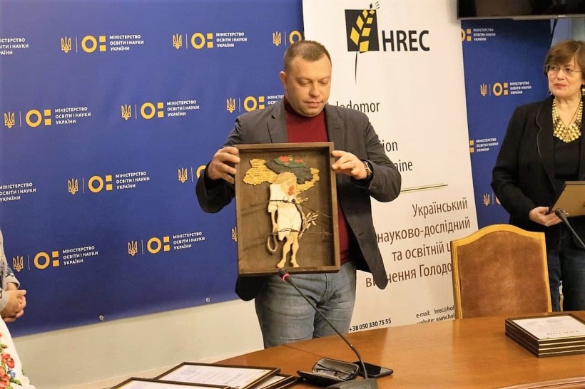 Нагороджено переможців Конкурсу наукових і мистецьких робіт імені Володимира Маняка та Лідії Коваленко