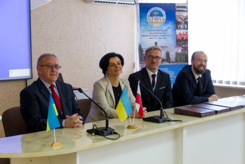 Студентам ТНПУ імені В. Гнатюка вручили дипломи Вищої Лінгвістичної Школи