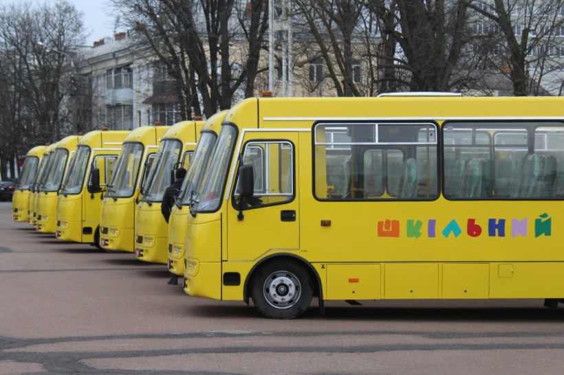 Чергові 9 шкільних автобусів отримали громади Хмельниччини