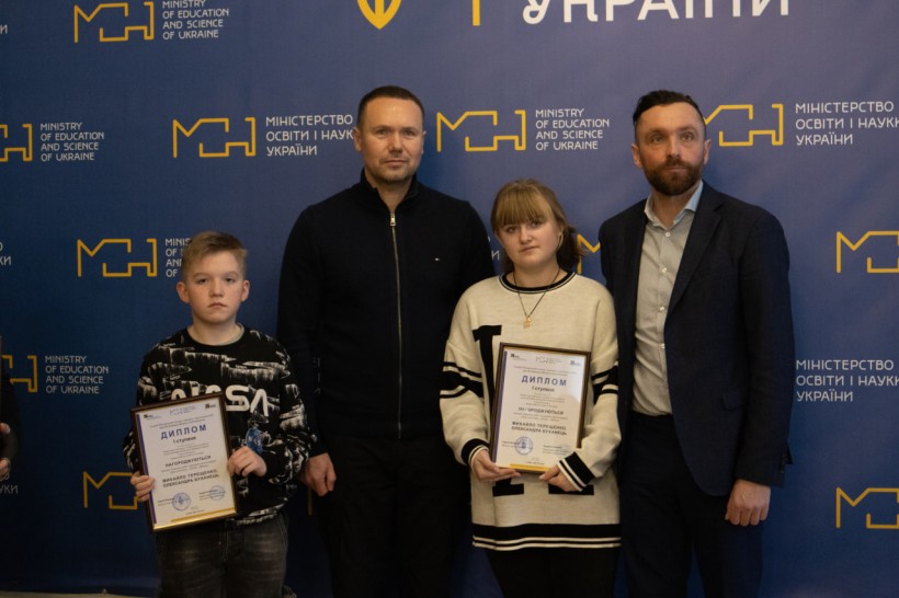 У МОН нагородили переможців VII Міжнародного конкурсу наукових і мистецьких робіт імені Володимира Маняка та Лідії Коваленко