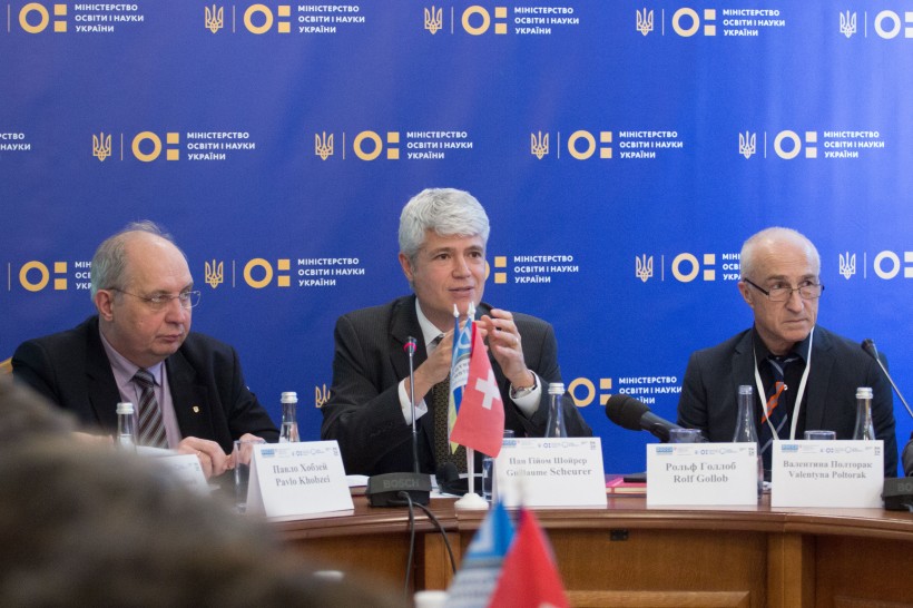 “Освітяни отримали ще одну якісну відкриту платформу, де є інструменти для розвитку громадянської освіти”, - заступник Міністра Павло Хобзей на презентації сайту “Живемо в демократії”