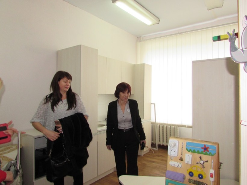 Нова ресурсна кімната, професійні фахівці та обладнання: у селищі на Херсонщині відкрили інклюзивно-ресурсний центр