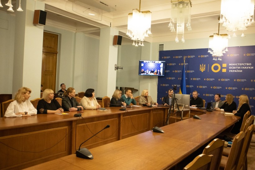 10 освітнім хабам передано сучасне обладнання для створення навчальних матеріалів