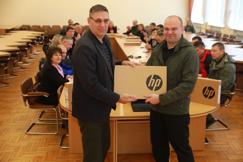 Цифрові пристрої для освітян: понад 5 тис. ноутбуків доставлено до Запорізької області