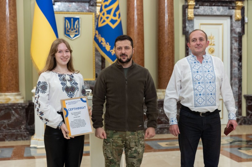 Про сумлінну роботу українських освітян сьогодні свідчать не лише здобутки їхніх учнів на олімпіадах, а й перемоги на фронті, – Володимир Зеленський