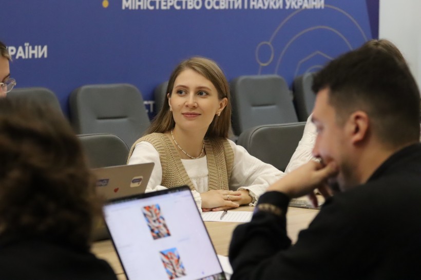 Команда МОН долучилася до Всеукраїнського радіодиктанту національної єдності