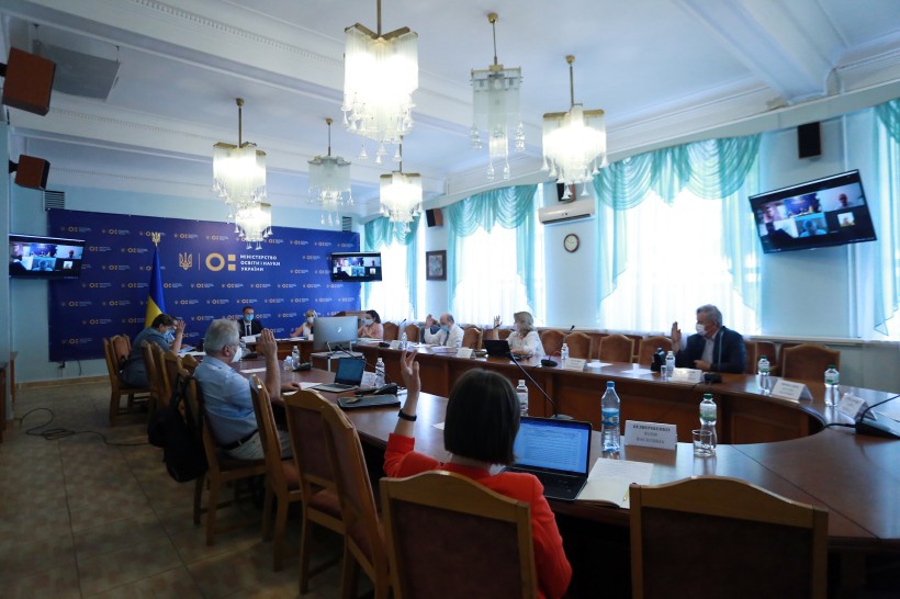 Відбулось засідання Атестаційної колегії МОН: частина учасників долучилась онлайн