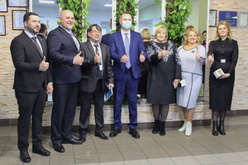 Під час робочого візиту в заклади освіти Київської області Сергій Шкарлет відвідав Шкарівський опорний ліцей-гімназію