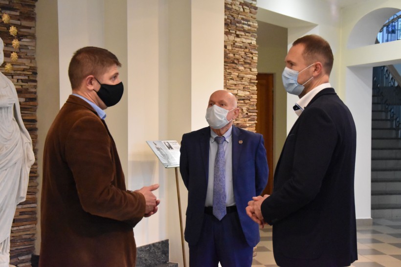 Сергій Шкарлет обговорив з науково-педагогічним колективом та студентами Острозької академії питання розвитку вищої освіти