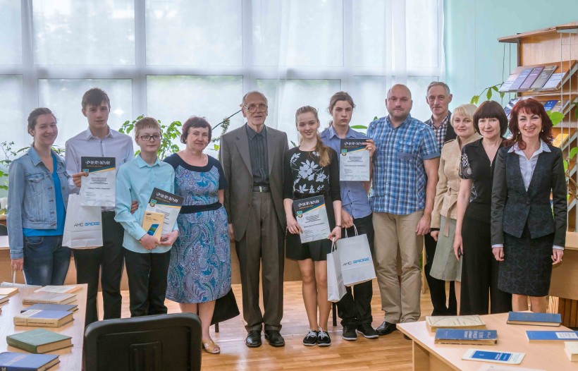 Юні математики Дніпропетровщини отримали іменні стипендії