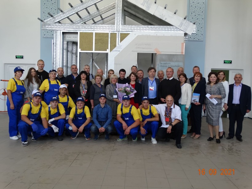 На Івано-Франківщині відбулась конференція для представників сфери професійної освіти – у ній взяли участь понад 200 осіб