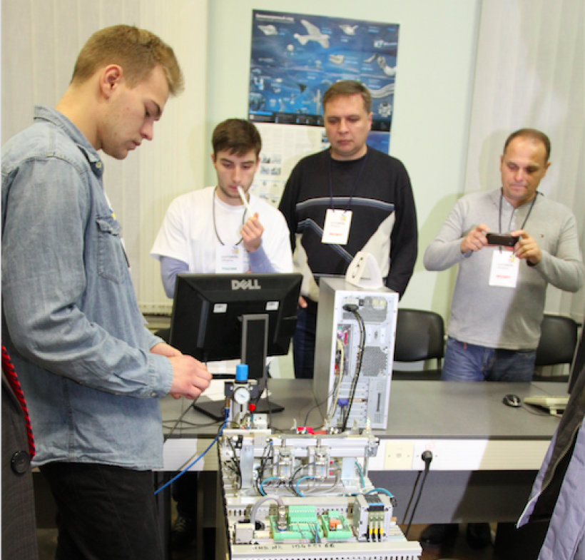 Учасники з Києва вибороли перші місця Всеукраїнського конкурсу «WORLDSKILLS UKRAINE» в номінаціях «Мехатроніка» та «Мобільна робототехніка»