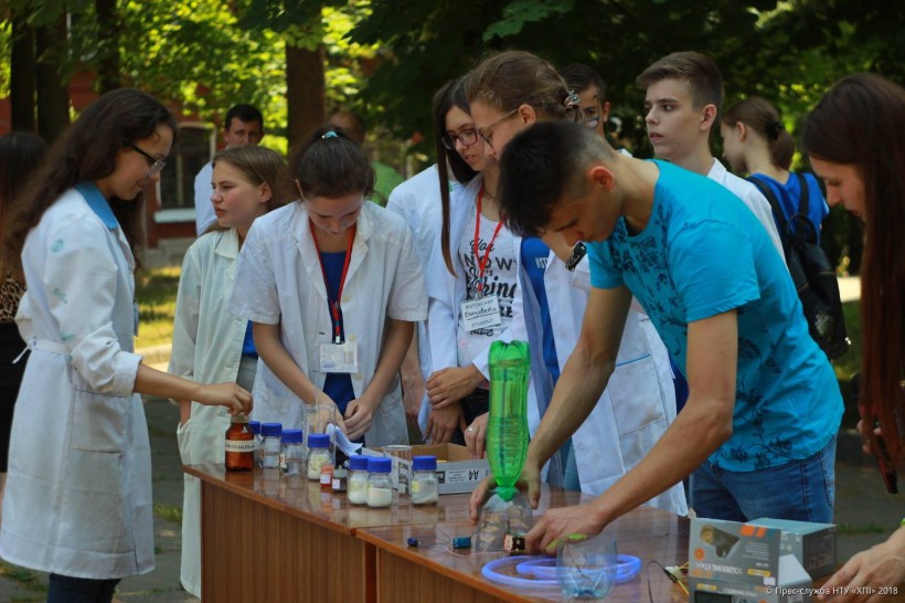 Школярі Харківщини презентували понад 20 наукових проектів на фестивалі Hands on Science
