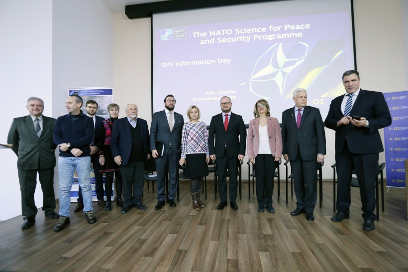Українські науковці є співкерівниками в 25 наукових проєктах НАТО – вони шукають рішення в гуманітарному розмінуванні, телемедицині, протидії тероризму