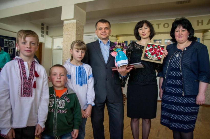 Діти з Потіївської школи-інтернату презентували свою виставку в ЖДТУ