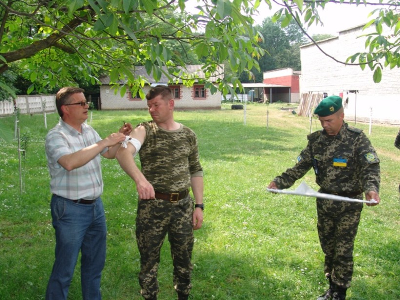 Викладачі і студенти БДМУ навчали прикордонників наданню першої допомоги в умовах бойових дій
