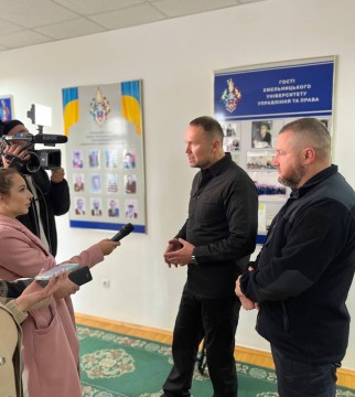 Сергій Шкарлет під час візиту до Хмельниччини наголосив на важливості облаштування укриттів у школах за новими стандартами в межах запланованої субвенції на 2023 рік