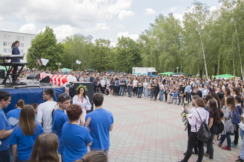 У СумДУ провели освітній фестиваль, учасниками якого стали понад 1 тис школярів