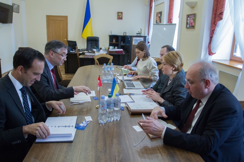 МОН веде переговори з Посольством Канади про експертну підтримку Національної електронної освітньої платформи