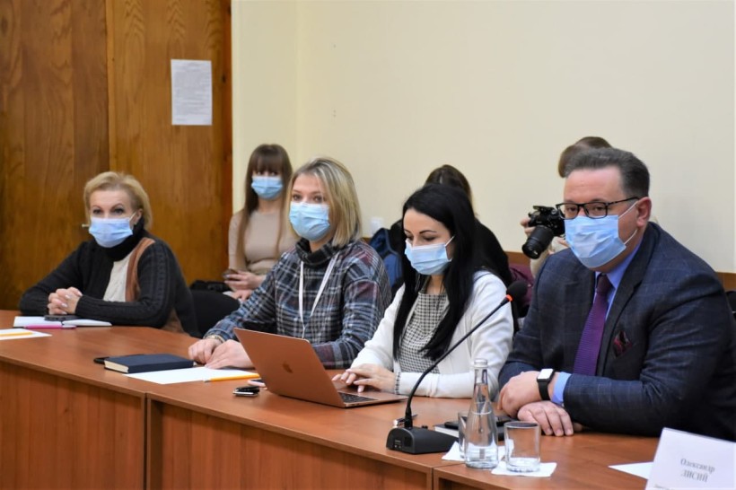 У Маріуполі освітяни та представники влади обговорили створення Президентського університету