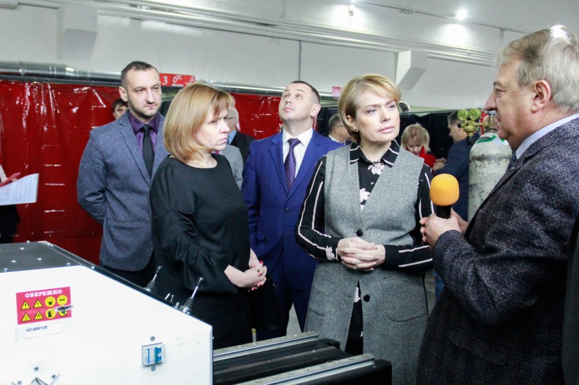 Учень, роботодавець та заклад профосвіти зможуть підписати договір, щоб навчання проходило також на виробництві – МОН оприлюднило для обговорення типовий договір