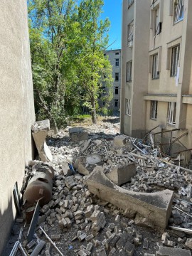 Сергій Шкарлет відвідав пошкоджені і зруйновані заклади освіти у Миколаєві