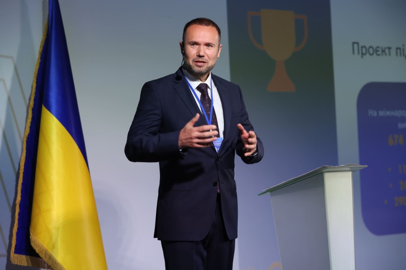 Сергій Шкарлет: «Одним із важливих рішень у 2021 році стало збільшення посадових окладів освітян»