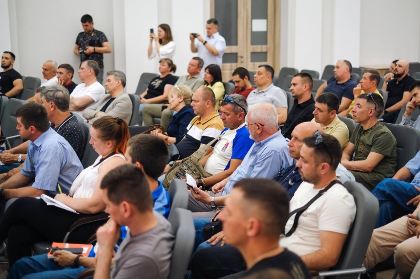 81 тренер готовий навчати вчителів оновленого предмета «Захист України»