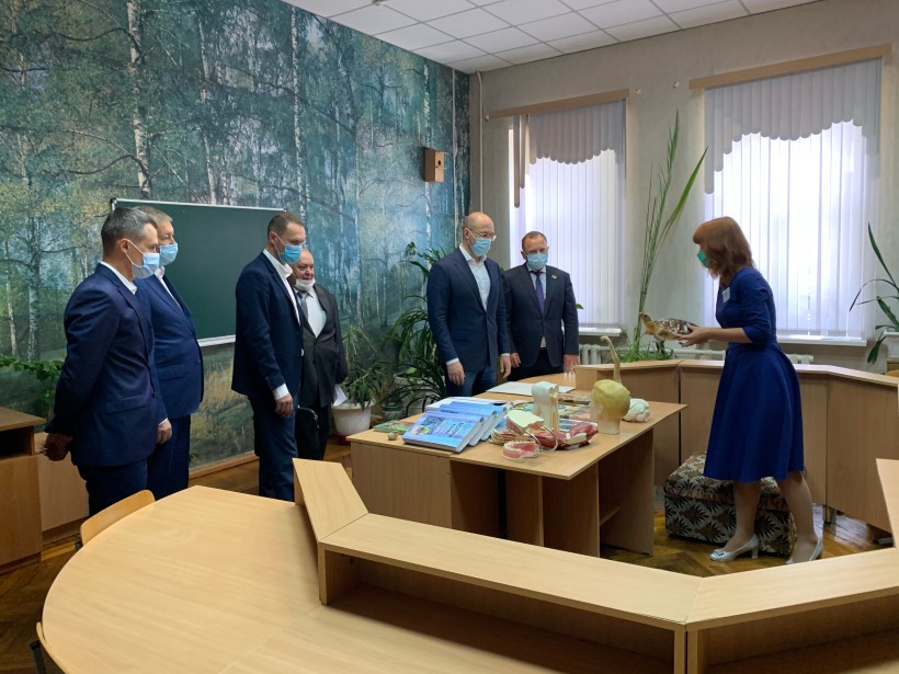Т.в.о. Міністра освіти і науки України Сергій Шкарлет у складі урядової делегації відвідав школу для дітей з порушеннями зору