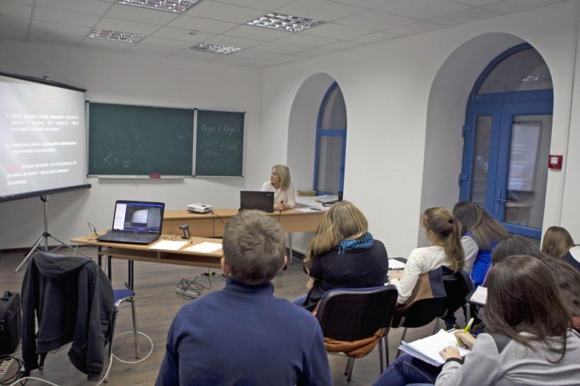 Лінгвістична школа відкрила осінню сесію Всеукраїнських наукових профільних шкіл Малої академії наук України