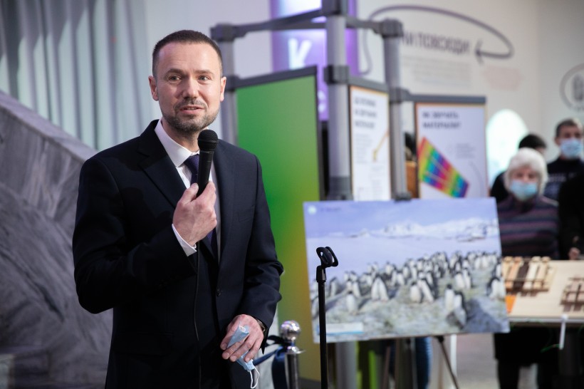 Фотовиставка про Антарктиду та українських полярників тепер працює в Музеї науки – сьогодні її відкрив Міністр Сергій Шкарлет