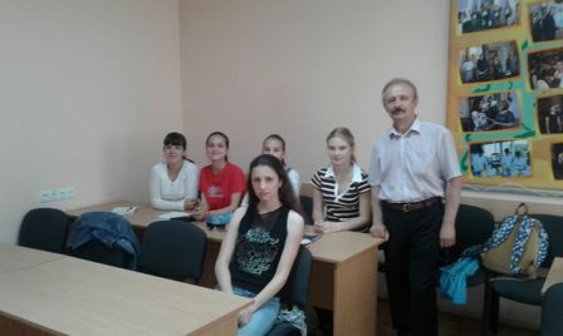 На Буковині школярі вдосконалювали знання англійської у літній школі МАН