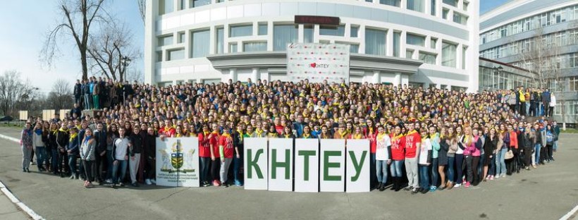 Пліч-о-пліч ми єдині та непереможні: під таким гаслом відбулась руханка в КНТЕУ