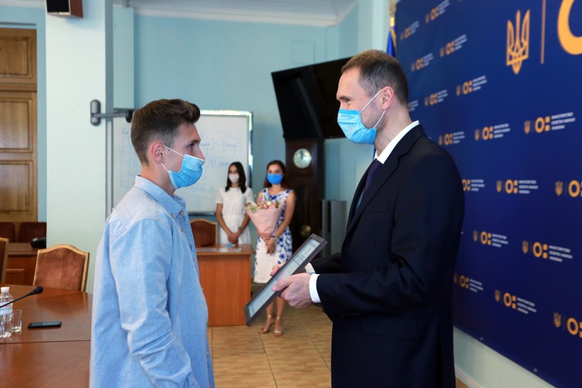 Трьом юнакам, які врятували жінку в Станіславчику, вручили Подяки МОН