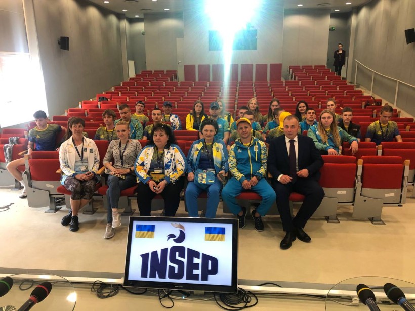 Українські школярі, які беруть участь у Всесвітній гімназіаді-2022, прибули до Франції