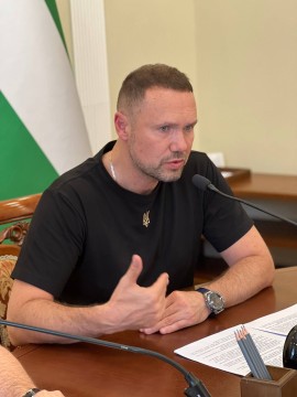 Сергій Шкарлет ознайомився зі станом готовності закладів освіти Чернігівщини до нового навчального року та взяв участь у відкритті лабораторії інновацій