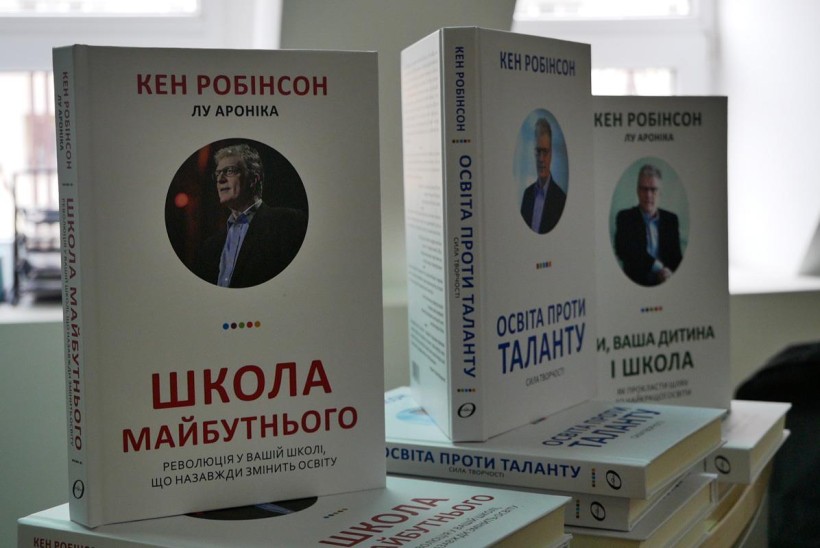Сучасна література дає свіжий погляд на можливості освіти, і цим мають користуватися не тільки педагоги, а й батьки, - заступник Міністра Павло Хобзей