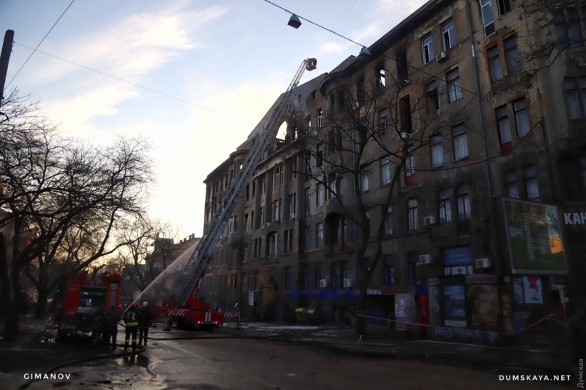 Пожежу в Одесі поки не вдалось ліквідувати. Представник МОН працює в оперативному штабі
