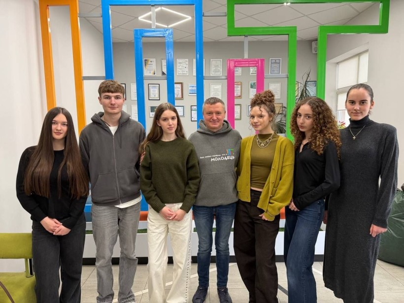 Українські школярі здобули срібло на міжнародному техатоні Teens in AI 2026: команда з Ірпеня розробила інклюзивну освітню платформу EyraLearning
